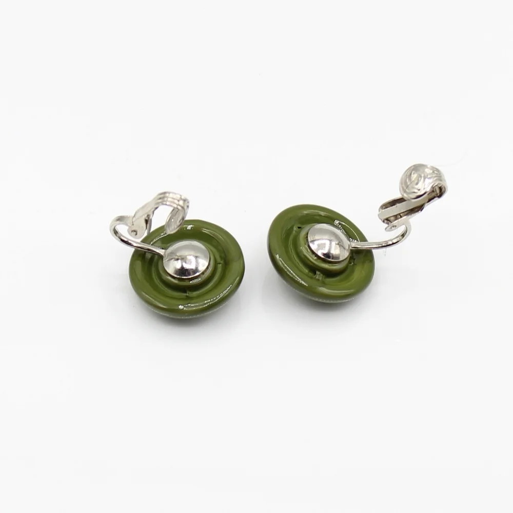 Vintage enamel button clip earrings - Picture 4 of 7